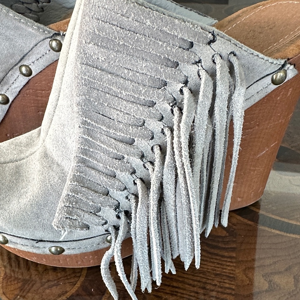 Sbicca Stylish Gray Fringe Wedge Sandals - Picture 3 of 9
